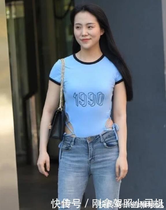 穿搭 蓝色衬衫搭配破洞牛仔裤，经典大方，更显青春活力