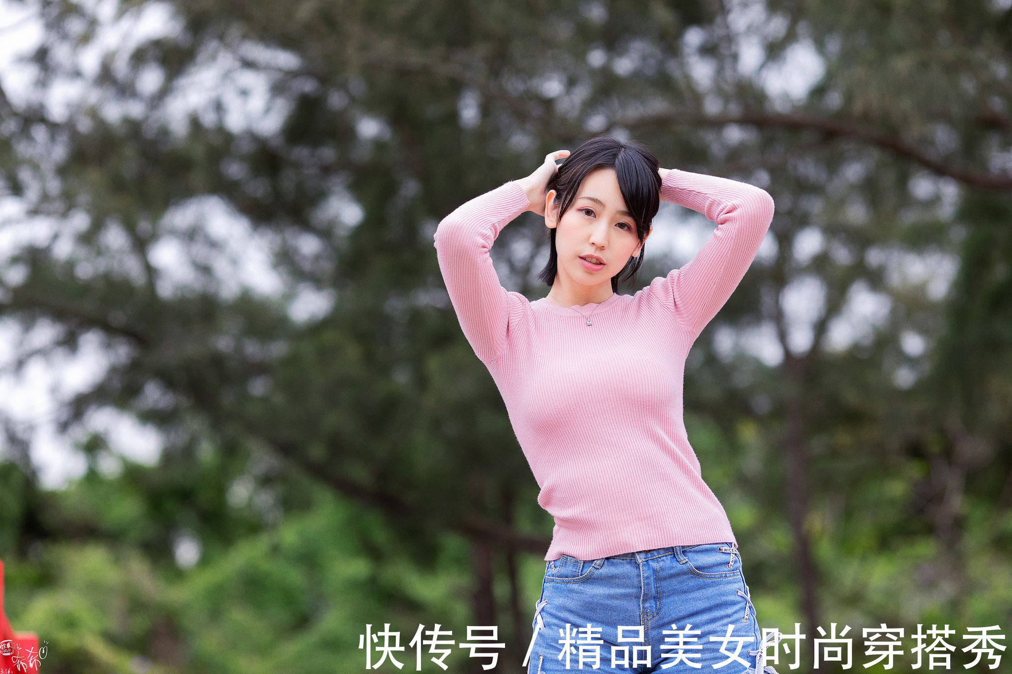 牛仔短裤|简单干练的冰丝衫，搭一条牛仔短裤，诠释了美女超凡脱俗的气质