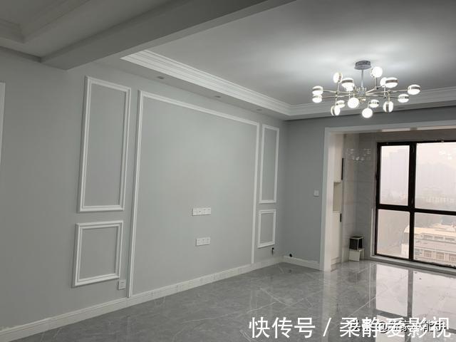 装修|她家装修花了12万,打造网红款电视墙,请木工师傅打柜子很喜欢