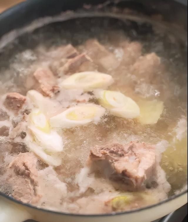 大骨|色香浓郁酱大骨，一口忘掉人生苦