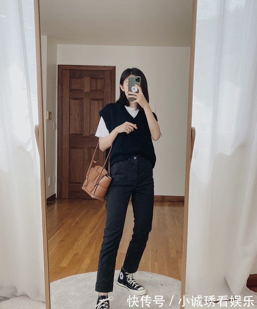 t恤|入秋后穿衣的高级感是“马甲”给的，搭配T恤衬衫都好看，很实用