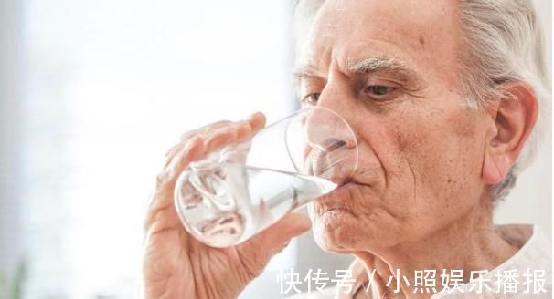 便秘|老年人常见3种类型慢性便秘,从这2点入手,助你告别排便痛苦