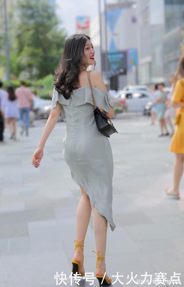 换上|换上时尚吊带裙,让造型显得优雅,美出个性靓丽感