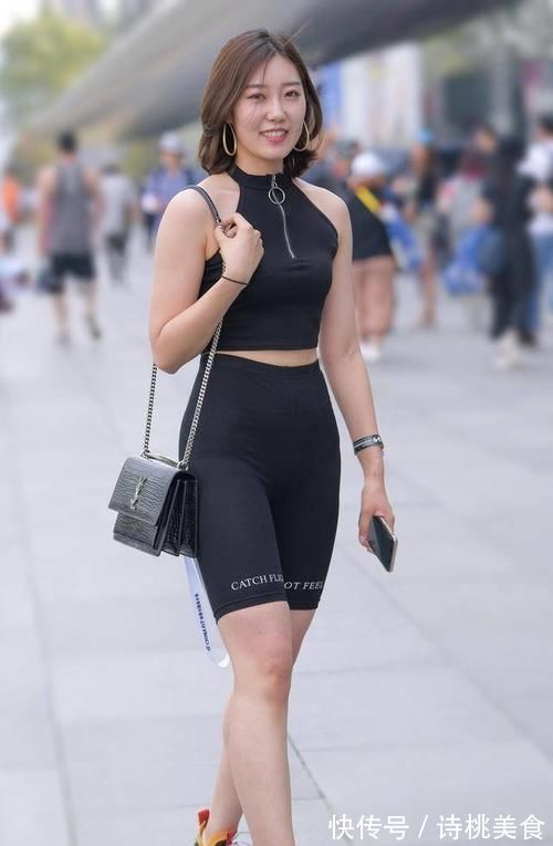 搭配|打底裤瘦身的效果非常好,面料弹性十足穿上十分舒适