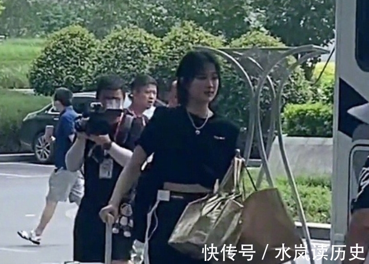 周也|《中餐廳5》開啟錄制,網(wǎng)傳嘉賓都來了,沖著丁真龔俊就不想錯過