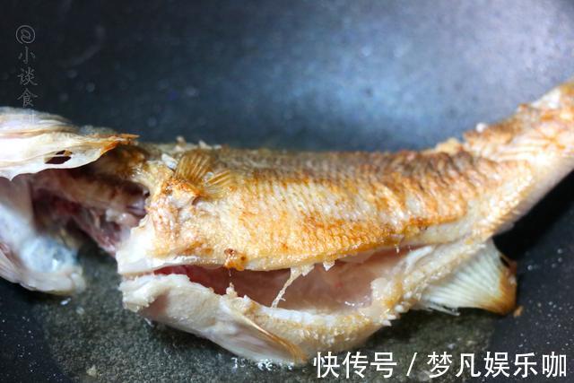 鲈鱼|煮的鲈鱼腥味重?试试这么做,三两下煮一锅,汤鲜肉嫩无腥味