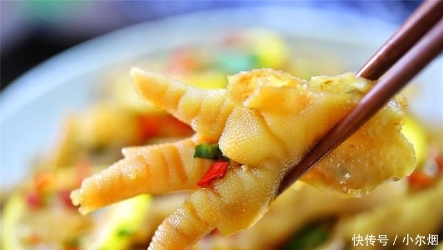 夏天鸡爪最好吃的做法,酸辣爽口入味,下酒下饭,越啃越过瘾