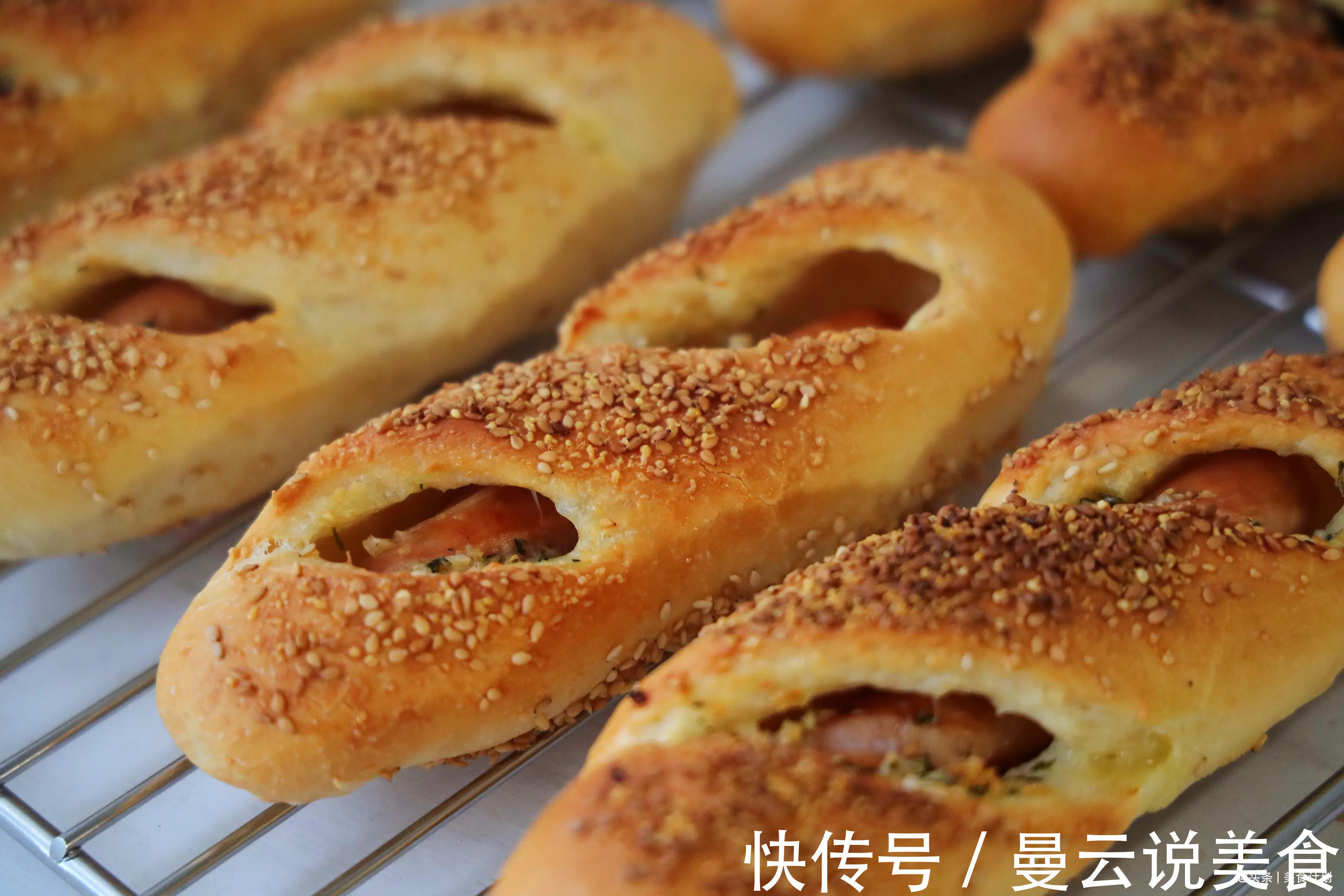 最近迷上了一款早餐面包，不用揉出膜，简单易做，关键超好吃