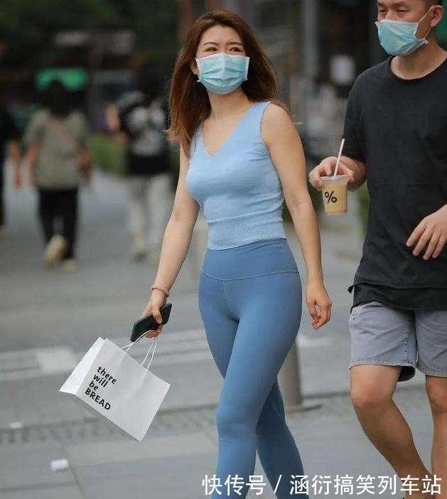 尖头 美女脚上搭配上一双尖头的高跟鞋，让她带着气质，带着帅气