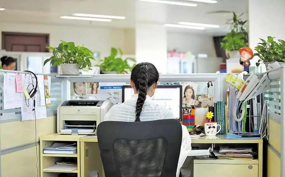 妇女权益保障法|怀孕后,是坚持工作,还是该辞职养胎?一起听听过来人怎么说