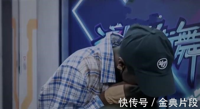 大神|男选手纹身不能上电视看到大神布布的解决方法，过于机智了