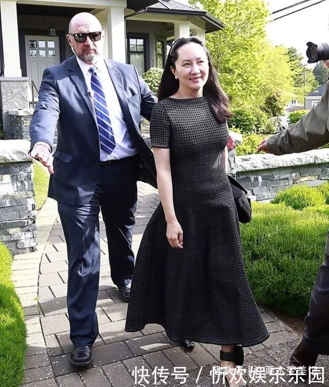 女人过了40岁尽量别穿卫衣配阔腿裤，推荐孟晚舟5套搭配，真优雅