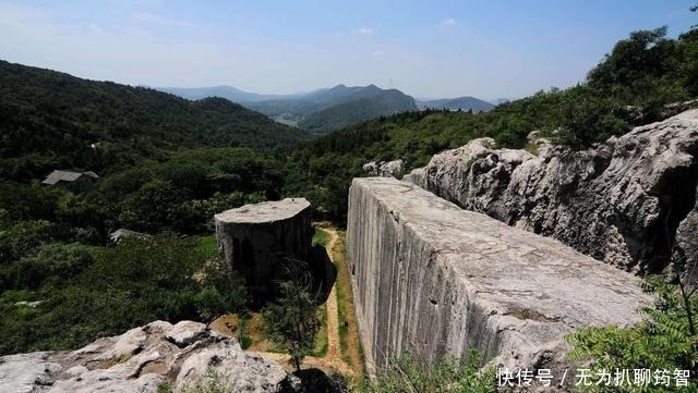 世界上最霸气的石碑，有20层楼高170架飞机重，位于中国南方