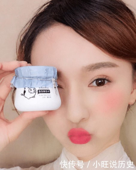 大多女性都“看不起”超市里1元钱的它,睡前擦点,取代玻尿酸