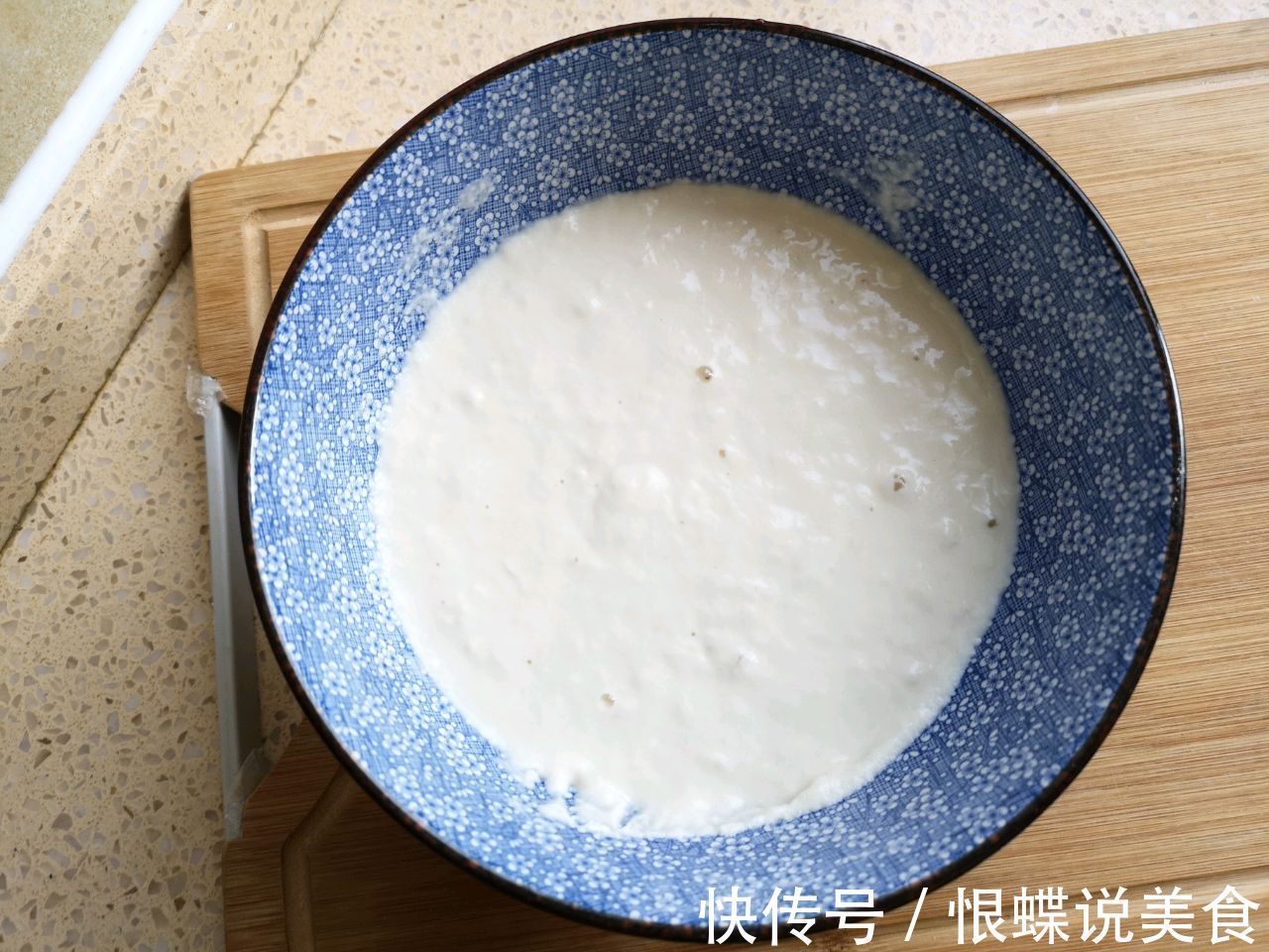 早上没时间做早饭，这个鸡蛋饼筷子搅一搅就上桌，10分钟搞定