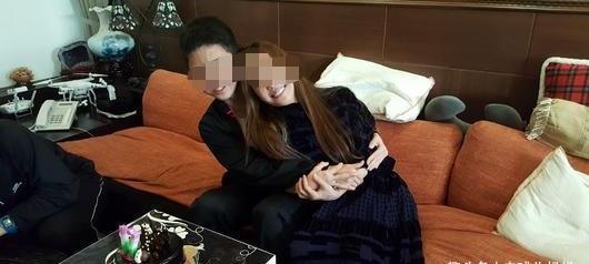 27岁妈宝男与妈妈同睡一个房间，女友劝说却被骂不孝，毁三观