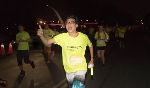 一段时间|43岁大哥，每天晚上夜跑五公里，一段时间后，身体有何变化？