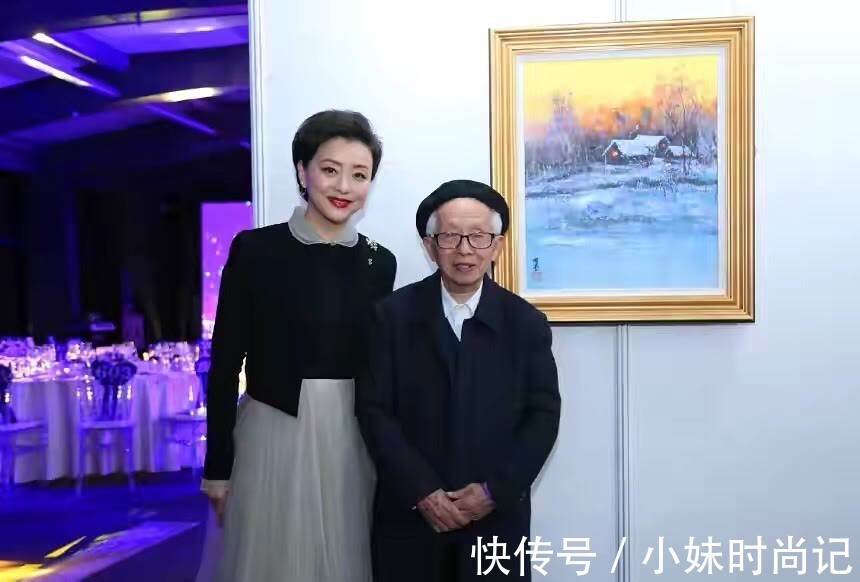 背头|杨澜学小姑娘赶时髦,穿纱裙挑染蓝发新潮又减龄,气质却依然端庄