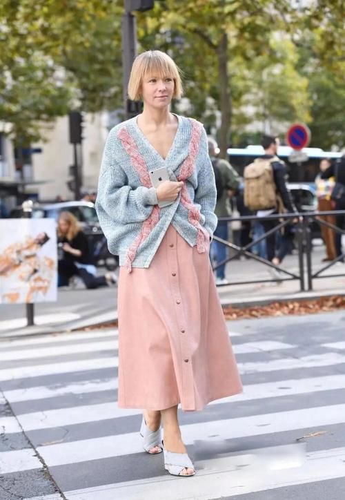 谁说三月太冷不能穿裙子？混搭＋叠穿才是春天裙装的正确开启方式