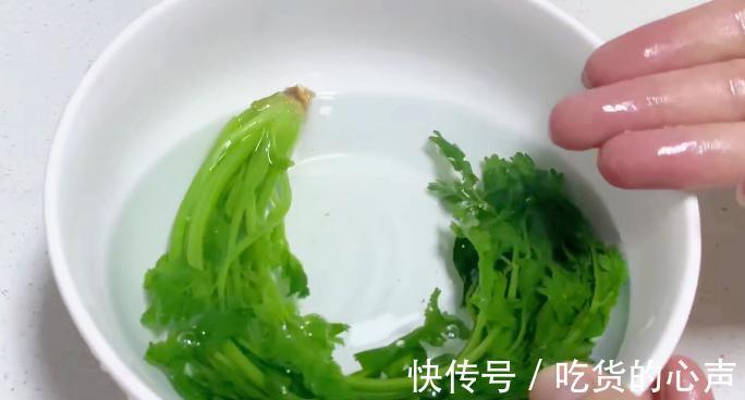大爷|香菜吃不完怎么办?卖菜大爷教你2个土方法,放上一个月依然翠绿