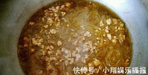 泡发粉条别只知道傻傻用水，大厨教你一招，5分钟快速泡软还筋道