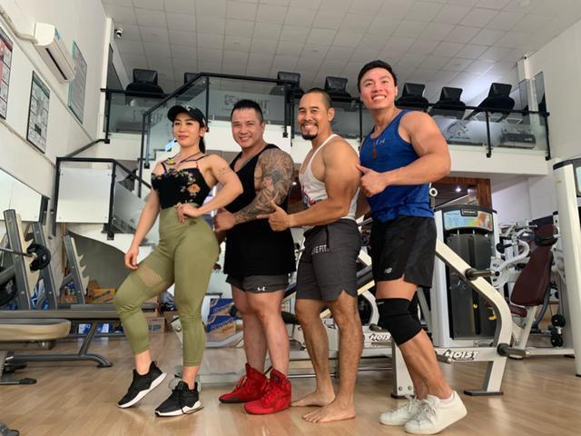 辣妈|举铁的魅力，越南135斤辣妈这样健身，网友感慨真比不过