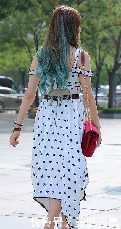 小姐姐绿发搭配长裙,谁不想要个这样的女朋友