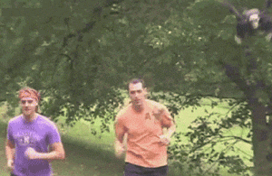 |搞笑GIF趣图:妹子天生力气大,一出场就把小伙子的活都抢了