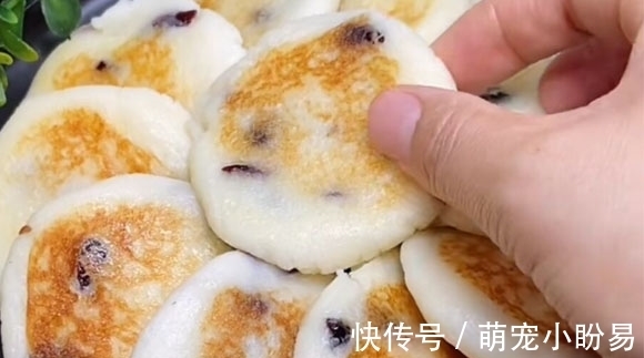 山药小饼|冬季，多给孩子吃这个，低糖少油，一拌一煎出锅，比吃面包饼干强