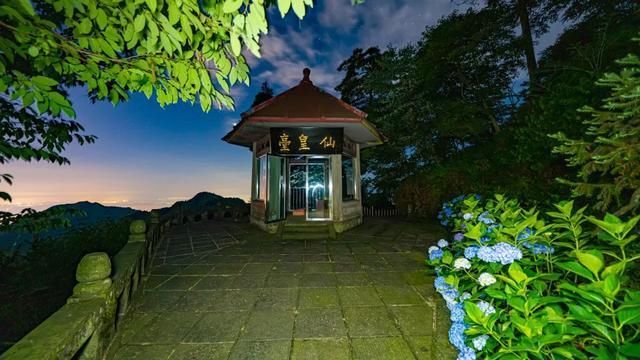 神秘感|峨眉山自带神秘感的云中寺院，有你不曾见过的美