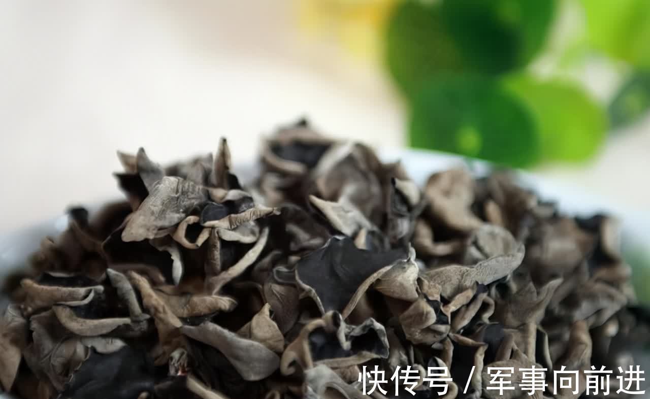 坚果|到了中年，要想提高免疫力，医生告诉你：这四种食物可以尝试多吃