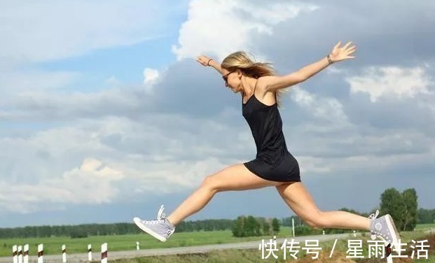 红豆|头顶上有个“祛湿穴”,每天一按,排湿气,健脾胃,失眠改善了