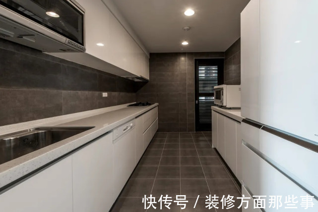 图书馆|95平港式风二居室简洁明快的装饰,大方自然,不繁杂琐碎