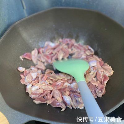 快手|十分钟快手菜爽脆双椒鸡胗（爆辣），比外卖强