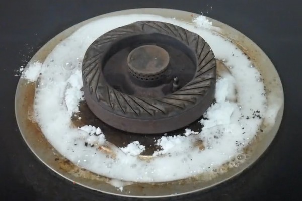 不用一滴水，不管多脏多油的灶台，3分钟干净如新，省时又省力！