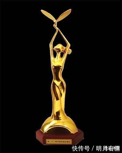 金鹰奖|金鹰你肿么了?宋威龙翻车,张萌像馒头,只有她扛住了一切!