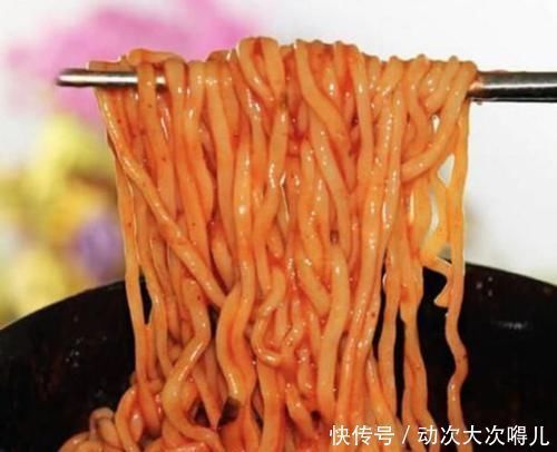 受欢迎|网评最受欢迎的方便面康师傅牛肉面排在最后,第一个你一定吃过