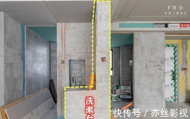 楼梯口|楼梯口正对着客厅，用木格栅隔断，关键比实心隔墙薄，更省空间