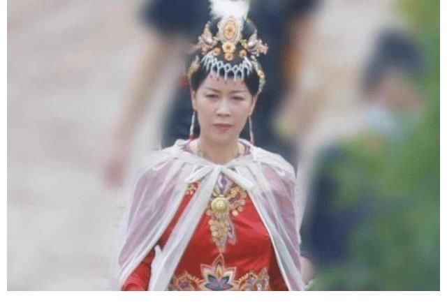 宋亚轩是《萌探》关系户吗?注意他对那英的称呼,人家还是个孩子?
