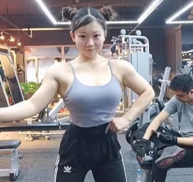 小哪吒|学生妹长得甜美身材却碾压大多数男性,还自称“全网小哪吒”