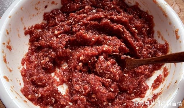 牛肉饺子这样调馅太好吃了,再贵也要吃,做法简单味道鲜香,解馋