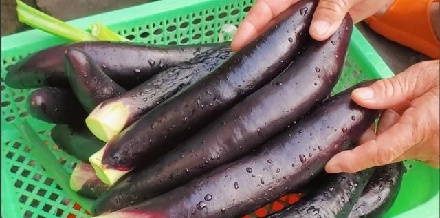 入秋以后,这菜我家一周吃5次,出锅比肉香,营养又解馋,真好吃