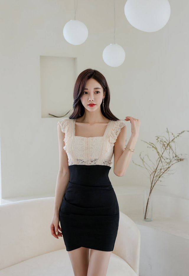 奶油|时尚女装搭配欣赏:女神孙允珠的奶油咖啡榛果甜杏无袖挂肩裙