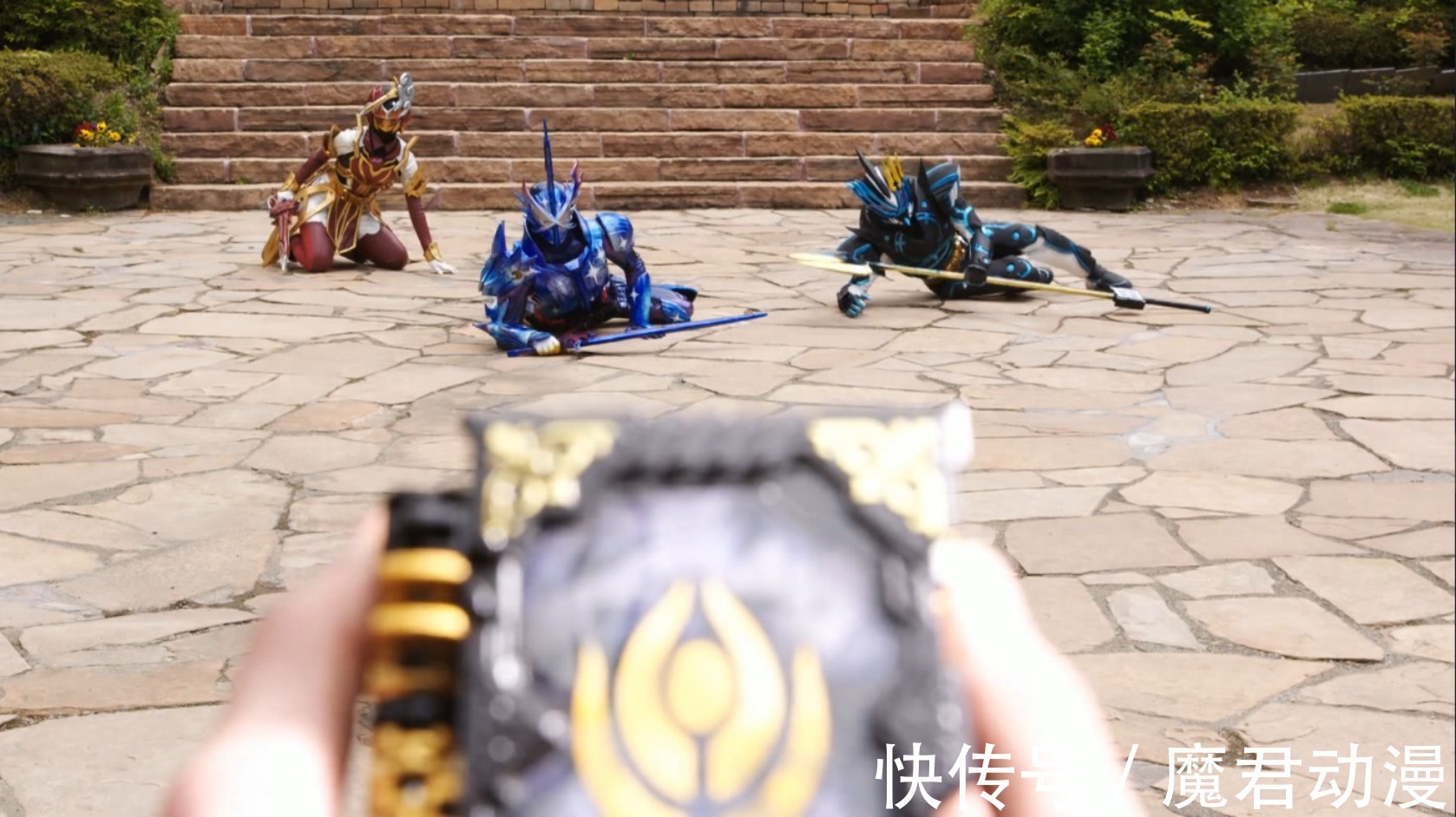 故事|假面骑士圣刃：大结局之前一切的阴谋终于解开，流苏总算是没白死