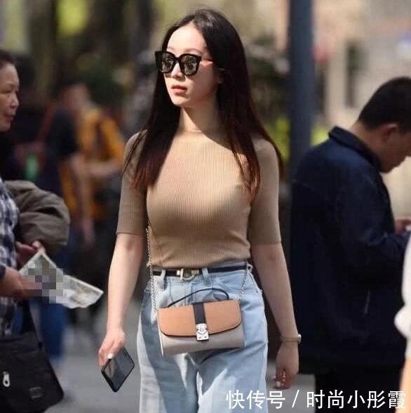 活泼|打底裤的搭配展现强大气场，非常简洁大方，帅气活泼