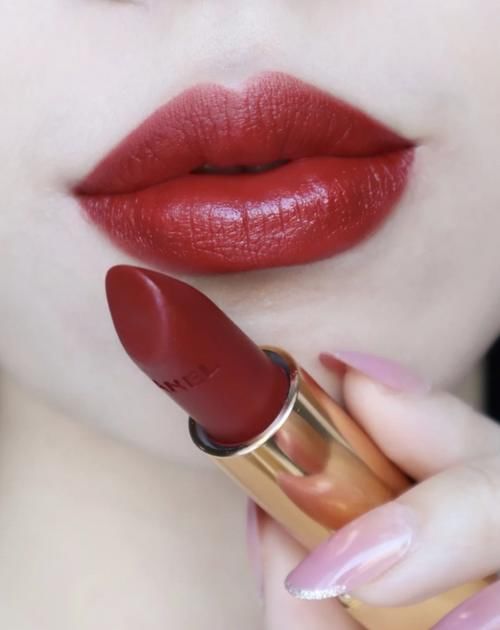 不想买太贵的口红？不如试试这几款好用的热门显白口红吧！