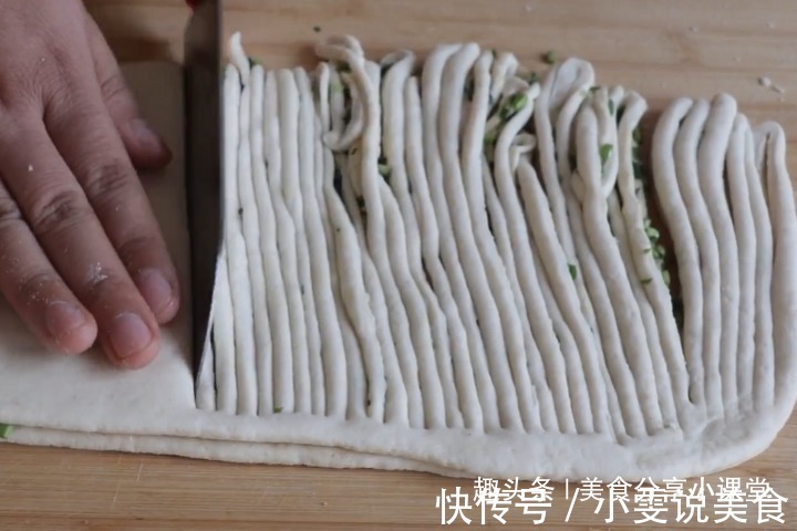 别再蒸又大又白的馒头了,教你一招,十分钟出锅,好吃不腻