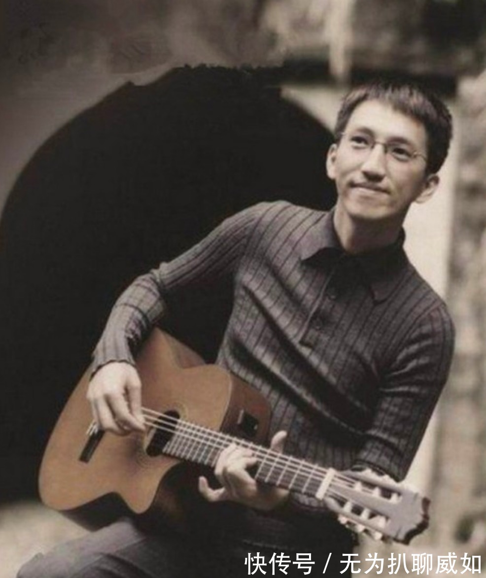 從2米高臺(tái)摔落仍堅(jiān)持錄節(jié)目,這么賣命是敬業(yè),還是為還風(fēng)流債?