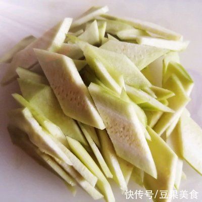 夏日|#夏日开胃餐#小炒丝瓜什锦菜