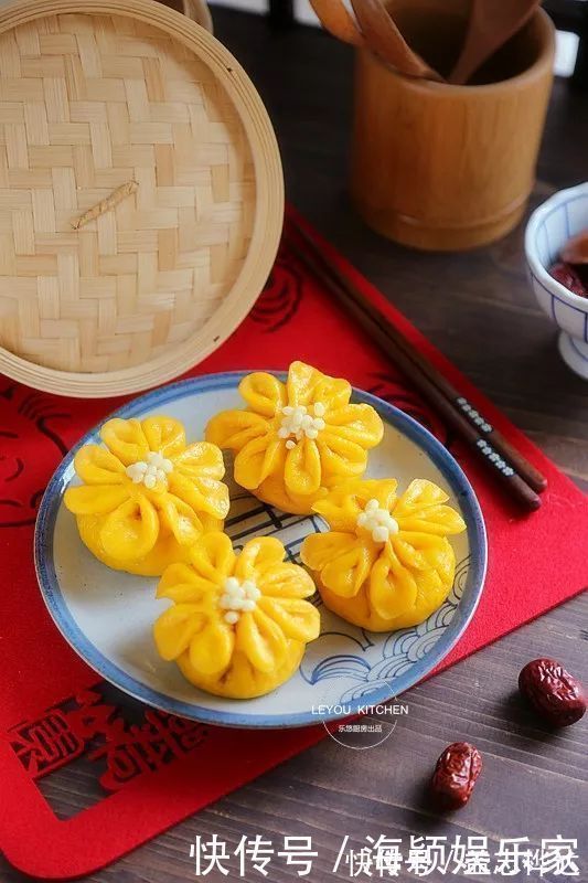 豆沙馅|多捏几下,豆沙包和花一样漂亮,过年端上桌,全家抢着拍照